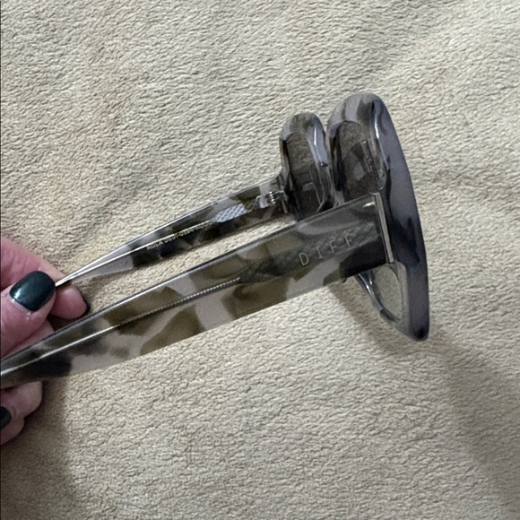 Diff cream tortoise gradient sunglasses - Picture 5 of 7